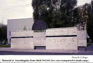 Umschlagplatz memorial